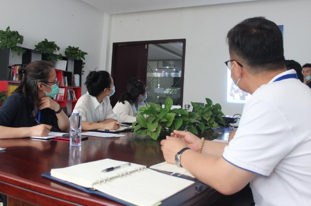 欧蒙工程师对客户订购的喷雾江南app尤文图斯赞助商有哪些
进行讨论设计